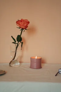 “每個圣人都有不可告人的過去，每個惡人都有潔白無瑕的未來。”早安??配圖
