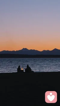 平平淡淡才是真，平淡的日子里多關(guān)注自己，多關(guān)心他人，不要反過來才好。關(guān)注自己的目標(biāo)，關(guān)注自己的進(jìn)步，關(guān)注自己的內(nèi)心起伏波動；關(guān)心他人的喜怒哀樂，關(guān)心他人的生活變化。自己開心，別人也能因我們而開心。如果反過來，把注意力放在他人身上，嫉妒他人身上的優(yōu)點(diǎn)也好，厭惡別人的缺點(diǎn)也罷，或者只關(guān)心自己的喜歡不顧及他人感受，我們大概率不會真正快樂。愿我們都能明白幸福的真諦配圖