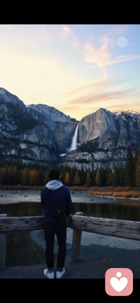 我不问你对错，不跟你讲道理，
只做一件事：认真听你把话说完。
被理解的那一刻，心就松了。