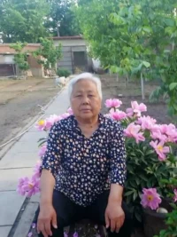 到了一定年纪，40不惑了，我惊喜的发现：真正决定我生活质量的其实是家庭。人生下半场，夫妻恩爱互助，父母健康，儿女承欢膝下，才是最大的幸福。配图