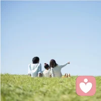 我知道種善因，方能結(jié)善果，積善之家必有余慶……從此刻起：我要通過(guò)孩子的問(wèn)題，找出我自己的問(wèn)題，修正我自己，因?yàn)槲抑篮⒆铀械膯?wèn)題，都是我的問(wèn)題，我是一切的根源，也是一切的答案；我要成為孩子生命中最好的朋友，最親密的伙伴，做一位慈祥的、智慧的媽媽??配圖
