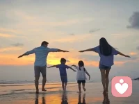 和媽媽們共勉:學會偶爾“偷個懶”，孩子自己能做的事，盡量不插手，不僅可以讓自己更加輕松，還會讓家庭更幸福。懂得善待自己，愛護自己，想辦法讓自己快樂起來，只有這樣，才能給孩子快樂。一個忽視自己的需求和感受的媽媽，積壓的情緒就像一個定時炸彈。如果累了，請給自己放一次假，出去散散心，看看電影逛逛街，通過一些放松的方式來紓解自己的不良情緒，找回你內心的平和。配圖