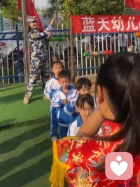 國慶節(jié)快樂，祖國快樂????我和孩子們一起共勉:1不可能讓所有人都喜歡我，哪怕我做的再好，別把心思放在別人身上，那樣會讓我失去自我，失去魅力。2這個(gè)世界上沒有什么人會像父母一樣包容我，心情不好的時(shí)候我可以哭出來，別把情緒發(fā)泄在別人身上，因?yàn)闆]有人有義務(wù)為我的不高興而買單。3有時(shí)候我已經(jīng)很努力了，但還是沒有成功，這很正常，我能承受多大的失敗，就能取得多大的成就。配圖