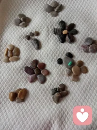 “把慈悲帶給自己，愛自己，我一直在尋找那個能給我愛的人，那個人其實是我自己。”被這句話深深打動了。回歸到自己的力量當中，回歸到自己的完整之中。每一個人，都光芒萬丈，只是以前，還沒有看到而已，從此刻開始，啟動自己愛的力量，自己幫助自己，自己愛??小小的我??配圖