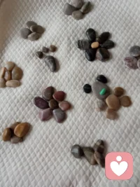 情緒穩(wěn)定的父母，會(huì)成為孩子一生安全感的來源!有這樣爸爸媽媽的孩子是最有福氣的!配圖