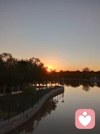 ??把愛給自己:接納現在的自己，自己是怎樣的，就接受自己是怎樣的。學著夸自己，表揚自己。配圖