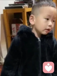 想有很好的親密(子)關(guān)系，請問你為你的親密(子)關(guān)系做了些什么，成為了現(xiàn)在的樣子？別坐在受害者的坑里抱怨、指責(zé)了，整天把手指向愛人、孩子，有用嗎?當(dāng)你沒有自我的時(shí)候跟誰在一起都一樣，都是一地雞毛；當(dāng)你自我和諧了，身體的每個(gè)細(xì)胞都充滿著正能量和創(chuàng)造力，多給自己點(diǎn)贊，看外界一切都順眼哦！配圖