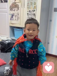 想有很好的親密(子)關(guān)系，請問你為你的親密(子)關(guān)系做了些什么，成為了現(xiàn)在的樣子？別坐在受害者的坑里抱怨、指責(zé)了，整天把手指向愛人、孩子，有用嗎?當(dāng)你沒有自我的時(shí)候跟誰在一起都一樣，都是一地雞毛；當(dāng)你自我和諧了，身體的每個(gè)細(xì)胞都充滿著正能量和創(chuàng)造力，多給自己點(diǎn)贊，看外界一切都順眼哦！配圖