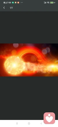 結婚真的不只是兩個人的事::
兩個人結婚，其實不是兩個人結婚，而是六個人：你背后的父母和我背后的父母。
不是說我們必須一起住，而是說這個人身上他的愛好氣質(zhì)秉性都奠定在他的原生家庭里了。
你如果看一個女孩，你就看她媽媽是什么樣子，你會發(fā)現(xiàn)她越老越像她的媽媽。你要看一個男孩，那你就看他跟他父親的關系，體現(xiàn)了他自己有沒有自我認同。看他和他母親的關系和不和諧，體現(xiàn)了他懂不懂跟女人相處，這些是一個特別龐大且重要的話題。配圖