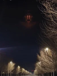 我當下的感悟是最真實的::
??我以前覺得一定是先要照見自己，再見天地，后照見到眾生。今天驚喜的發現，沒有順序，我自己是一切的根源，我看到的都是我內在這個階段投射的。所以不需要改變任何人，做好自己，一切都因我而發生。突然特別的相信了改變自己，清理自己，篤定的去修行自己。用接地氣的話就是“搞定自己，天下太平”“搞定自己，為民除害”。
??我愿意和伙伴共振這份能量，讓這樣一個愛的場域更具吸引力，我愛自己，愛大家，我愛我們??配圖