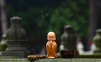 早安自己，早安家人，早安伙伴。

??生活本來就是鮮花和荊棘并存。
無論你是誰，無論你正在經歷什么，
堅持住，你定會看見最堅強的自己。
守得初心，等待光明，沉淀后，去做一個溫暖的人！

??未來很美好充滿著光和希望!配圖