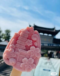 我對自己說的話:
在這個世上，除了生死，都是小事；
除了生命，都是瑣事。
請在有限的人生里，好好照顧自己的身體，珍重自己的健康。
每個人都是獨一無二的存在。
好好活著，不僅是為自己負責，更是為你所愛的人負責。
記得好好吃飯，好好睡覺。
注意休息，注重健康。
不可以為不值得的人和事而傷害自己。配圖