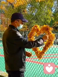 老生常谈:少跟孩子生气吧

不要动不动就骂孩子了
请珍惜孩子还在家的日子。
7岁以前,家是他全部；7到12岁,家是晚上
13到18岁,家是周末;19到23岁,家只有春节了。
再往后就剩下大年初二了。

带娃过程中,最应该感谢的人是孩子。
他容忍你的脾气,你凶他、打他,他还说最爱的是你。
是他陪你走过最奔溃的那一段路。
陪孩子终生成长,是妈妈们的快乐才对。
……所以要时时控制好自己的情绪配图