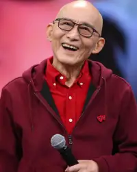 ??游老說:
要愛心中的藝術(shù)，不要愛藝術(shù)中的自己，
自己就是我呀，自己是個小我，是一滴水，
要把自己這一滴水，融入大海就永不干涸了。配圖
