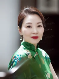 ??說說心里話

接納原生家庭帶給我們杯子的樣子:
有的杯子上只有幾個手印兒、有的有炸紋兒、有磕ben、有掉產兒，有粉碎，各有不同……

抓住不放、回家翻舊賬、受害躺平，又覺得不妥，更像是在碰瓷原生家庭

怎么辦?重新出發成長做自己，修復它，修復好它，再裝滿愛，直到愛滿自縊

?想要成長的前提是什么呢？
?只有發現真實的自己，接納自己本來的樣子……
優點，缺點、善的一面，不善的一面，才能做出積極的改變。

親愛的，問問自己愿意這樣做嗎？配圖