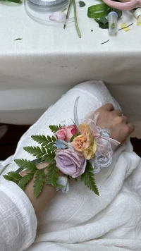 悟到:

幼兒時，你發現，學系鞋帶是困難

小時候，你發現，乘法口訣是困難
長大后，你發現，高考備戰是困難

畢業時，你發現，準備答辯是困難……

今天，你再回頭看看那些走過的困難
它們的定義，早就已經變成了成長
困難是伴隨一個成長型人才一生的伙伴

因為它的意義，就是幫你確定你在成長
既然如此，又有什么可怕的呢？

在生活中修心??配圖