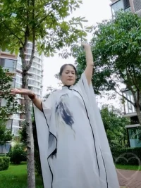 道理的尽头是大道至简
事情的尽头是顺其自然
​
在每一个人身上都有闪光点，
我们应该用爱心和耐心
去发掘和欣赏。配图