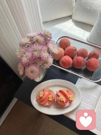 今天是8月28日星期三，早安
有感與和孩子玩游戲，游戲里常說的金句
         “只要想的少，快樂追著我跑”

心平能愈三千疾，心靜可通萬事理，
好的人生，不慌不忙，別想太多，好好生活，也許日子過著過著，就會有答案，努力走著走著，就會有溫柔的著落！
確實是?只要想的少，快樂追著跑?配圖