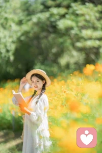 世界只接受我們對自己的評價
如果你堅持相信生命是孤苦的，沒有人愛你

那么你的世界，很可能真的孤苦和沒有人愛

因為你自己躲在陰暗處，太陽自然照不到你
?
?而如果，你愿意拋棄這種信念
相信到處充滿了愛，人們愛你你也愛別人，并堅信不疑
那么你的世界就會變成這樣

可愛的人將會走進你的生活
原先在你生活中的人，也會變得更加可愛
??你會發現，你變了，你的世界就變了，哇塞!太神奇了！配圖