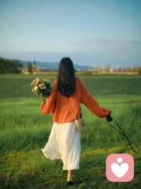 ????愛自己的第14天來了：
每一天愛自己的治愈經(jīng)典，一天一篇送予大家，開啟我們擁抱內(nèi)在力量的心靈之旅

                          每一天都是我的新起點
       今天是嶄新的一天，是我開始創(chuàng)造喜悅、充實生活的日子，是我開始打破所有限制的日子，也是我學(xué)習(xí)生命奧秘的日子。我可以讓自己的人生變得更好，而且我已經(jīng)擁有了變得更好的工具。這些工具就是我的想法及信念。
我所想的每個念頭、所說的每一句話，都是一種認可。

     內(nèi)在的自我對話、喃喃自語，就是一個接一個的認可。不論我是否知道，我時時刻刻都在做這樣的認可。我正在用每一句話、每一個念頭，去認可并改寫我的生命經(jīng)歷。

       正面的肯定語可以打開大門，它是踏上改變之路的起點。本質(zhì)上，我是在對潛意識說:“我為自己負起責(zé)任，我察覺到自己可以做些改變。”有意識地選擇一些詞語，或是用于擺脫生活中的某些困境，或是有助于我為生命開創(chuàng)新局面。

      今天我開啟了全新又美好的一天，以及一個美好的未來。每一天都是新機會，昨天已經(jīng)過去了。

今天是未來的第一天。
即使面對瞬息萬變的生活節(jié)奏，我依然感到安心。

??安好，我美麗的世界！ 安好親愛的伙伴??配圖