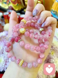 任何让你感觉到压力的人或者事，
你学会放弃就好了，
很多兄弟姐妹之所以被伤的体无完肤，
就是该放弃的时候没有放弃而导致的。

再说说人情世故的底层逻辑是什么呀？
是破财，没有时刻破财的心态，是很难做好人情世故的，
例如:你是个女士，你喜欢用嘴谈恋爱的男朋友吗？
不会的，你比较现实，你喜欢真金白银……配图