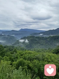 若要世人愛(ài)你，你當(dāng)先愛(ài)世人人的性格，習(xí)慣都是在日積月累的生活中逐漸養(yǎng)成的，就連小孩子的性格都是很難改變的，更何況是成年人，習(xí)慣和思想早已經(jīng)根深蒂固，需要極大的耐力才能夠度化他人，當(dāng)我們看到別人犯了錯(cuò)誤之后，我們會(huì)怎么辦？沖上前去將他臭罵一頓，這固然可以解恨，但是卻違背了度化他人的初衷，難以讓人改正，錯(cuò)誤只怕會(huì)使事情變得更糟，每個(gè)人都有自己的尊嚴(yán)，如果我們隨意辱罵和懲罰他人那么只會(huì)使我們與他人的距離越拉越遠(yuǎn)，反將度化的對(duì)象推向錯(cuò)誤的深淵我們不妨換一種方式，用自己的愛(ài)心來(lái)感化那些犯錯(cuò)誤的人，讓他們意識(shí)到并改正自己的錯(cuò)誤。這個(gè)世界上沒(méi)有不善良的人，一個(gè)人無(wú)論犯了多嚴(yán)重的錯(cuò)誤，都不能說(shuō)明他是無(wú)可救藥的。若要世人愛(ài)你，你當(dāng)先愛(ài)世人，幫助他人就是幫助自己，事實(shí)上，當(dāng)我們付出時(shí)，你得到的遠(yuǎn)比付出的還要多，因?yàn)槟愕玫降氖前l(fā)自內(nèi)心的幸福，幫助他人會(huì)使我們獲得存在感，獲得生命真正的意義，因此我們要幫助有困難的人，包括動(dòng)物在內(nèi)，這時(shí)候你會(huì)發(fā)現(xiàn)你正在成為完美的人，而你也將擁有更強(qiáng)大的力量。配圖
