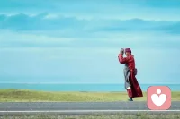 人生本過客，何必千千結配圖