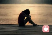 快樂的人，在黑夜中也會綻出笑容；凄苦的人，即使睡著了，夢中也滴淚。配圖