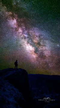 你要謙卑，因?yàn)槟愕娜怏w生于塵世；你要高貴，因?yàn)槟愕撵`魂源于星辰。配圖