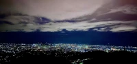 我知道，終會有那一天，我們將舉杯——敬我們的執著、我們的孤勇、我們的秉直脾性……配圖