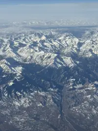 無人扶我青云志，我自踏雪至山巔，
倘若命中無此運(yùn)，孤身亦可登昆侖。配圖