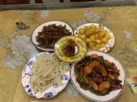 民以食為天，每天給自己和家人做好吃的飯菜，照顧好身體，心理能量自然會充沛。突然想到我的一些來訪們，但愿他們每日也有可口的飯菜，有可愛的人兒們等候他們！配圖
