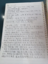 我們之所以無法釋懷與原生家庭的種種，是因?yàn)槲覀兛偼Ａ粼谀菚r(shí)受傷的狀態(tài)。一旦我們?cè)敢膺M(jìn)行心理咨詢，并且咨詢師也跟自己很匹配，那么就會(huì)療愈發(fā)生，內(nèi)在的自我成長后，以為是時(shí)間給予了我們關(guān)照，其實(shí)，那是自己努力的結(jié)果。好的改變就在我們?cè)敢飧淖兊哪且豢蹋鸵呀?jīng)開始。而時(shí)間，永遠(yuǎn)只是那個(gè)時(shí)間。變化的是哪個(gè)有期待，有希望的自己！配圖