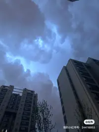 也許你的心情和今天的天空一樣配圖