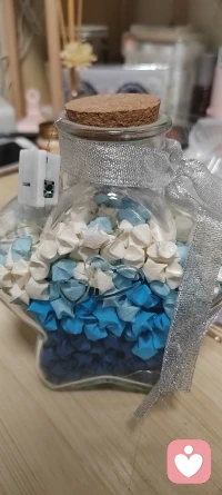 1. 夫妻跷跷板理论
 
关系里的付出与索取从不是绝对平等，而是像跷跷板，一方强势时另一方自然迁就，一方脆弱时另一方主动托底，平衡靠的是动态调整，而非刻板的五五开。
 
2. 情绪垃圾桶互补理论
 
两个人总有一个偏“情绪外放型”（爱吐槽、倾诉），一个偏“情绪收纳型”（爱倾听、安抚），相处舒服的夫妻，都默契当了对方专属的“情绪垃圾桶”，且会定期互相倒垃圾。
 
3. 婚姻磨石子理论
 
夫妻就像两块带棱角的石头，相处的过程不是互相打磨成对方想要的样子，而是磨掉自己扎人的棱角，同时把对方的温柔磨得更亮，最后凑在一起刚好契合。
 
4. 厨房地盘理论
 
家里的厨房、客厅、书房等小地盘，谁主导谁配合，是夫妻间无声的相处默契，强行争夺“地盘控制权”，远比家务分配更易引发矛盾，适度的“地盘主权”能提升幸福感。