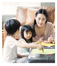 父母常說這4句話，孩子學(xué)習(xí)更有動力:

1.凡事都得有個計劃，學(xué)習(xí)也一樣

2.多花十分鐘預(yù)習(xí)功課，課堂上就會輕松很多。
3.你剛才做作業(yè)的樣子很認(rèn)真，媽媽很感動。
4.考得好不好不重要，重要的是你努力了就會有進(jìn)步。配圖
