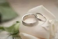 【新時代婚姻講究“心門當戶對”】
隨著時代的進步，舊的階級門欖被打破，門當戶對的擇偶觀已經漸漸被人們更積極的擇偶視角所取代。如今，一個人的幸福和成功更主要依靠完善的人格、積極的心理品質、堅實的心理資本，對自身責任的認知及行動力，依靠自身的奮斗，以優秀的品德、修養和得體的言行去建立良好的人際關系。因此，新時代，選擇婚姻要講究“心門當戶對”。主要是指心理健康的相匹配、價值觀的相匹配、性價值觀的相匹配。配圖