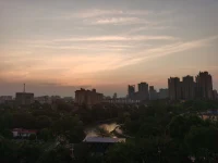 德國心理學家斯普蘭格說：“沒有誰比青年人從他們孤獨小房里，更加用憧憬的目光眺望窗外世界了，沒有誰比青年在深沉的寂寞中更加渴望接觸和理解外部世界了?！迸鋱D