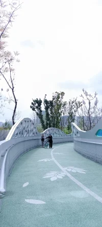 當親密關系獎賞充足時，公平或許無足輕重。但如果代價上升而獎賞下降，人們就會開始追蹤自己的交換，關注各自應有的待遇。不公平或許并不會使人們感到不滿意，相反，感到不滿意會導致人們受到了不公正的待遇。公平在某些領域尤為重要，如家務勞動的分配和照料小孩這兩個敏感問題，保證公平是明智之舉。配圖