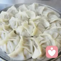 在爸爸媽媽的眼中，每逢節日桌上必備的餃子??，我做的越來越好了，每一件小事兒，都是在學習中，一點一點變得熟練，變得更好。配圖