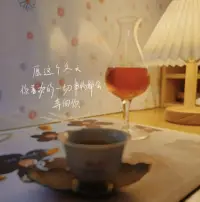 從脆弱變強大，不是逼著自己打造成銅墻鐵壁。每一個人都會有自己脆弱的部分，再強大的人也有無力和失控的時刻。

真正的強大，是接納脆弱，直面脆弱，而不是逃避它、遮掩它、轉移它。配圖
