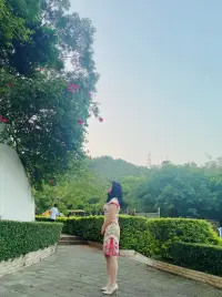 所謂創(chuàng)傷后成長，是指一個人在經(jīng)歷創(chuàng)傷之后，更加深刻地理解了生命的價值和意義所在，甚至產(chǎn)生行為、生活方式的改變。面對親人離世的創(chuàng)傷，學(xué)會對生命進(jìn)行反思和提問，是實現(xiàn)成長的有效途徑。面對來自原生家庭的創(chuàng)傷，不把自己放到受害者的位置上、不把自己的改變建立在別人先改變的基礎(chǔ)上，都對實現(xiàn)成長很有幫助。對所有人來說，新建或者重建美好的親密關(guān)系，都是實現(xiàn)創(chuàng)傷后成長的有效方法。配圖