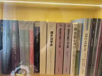 有人討厭你，那是他在你身上
投射到他排斥的自己，跟你無關
你坦然面對并做好自己
有人欣賞你，那是他透過你
碰撞了內在的自己，跟你無關
你欣然面對并平靜做自己
世界上沒有無緣無故的相遇或者離開
愛或者怨恨，都只是遇見了自己
——薩提亞配圖