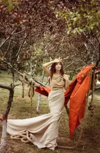 一個(gè)人需要隱藏多少秘密，才能巧妙地度過(guò)一生。
一倉(cāng)央嘉措配圖
