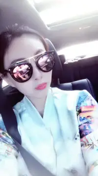 女生最高的段位不是對方不主動你也不主動，而是，我無視你主動被動，我想主動時就主動，不想主動時就不主動，至于你主動被動不關我事。我主動僅表示我樂意，我只在乎自己的喜好，不會因你的態度而影響到我自己的情緒和利益，不受他人行為的擺布才能得到真正的自由。配圖