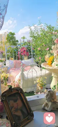 我和我的影子獨處，
它說它有悄悄話想對我說，它說它很想念你。
原來，我和我的影子都在想你。
——-柏拉圖配圖