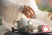 我們哭了，我們笑著. 
我們抬頭望天空，星星還亮著幾顆.
因?yàn)槲覄偤糜鲆?jiàn)你，留下足跡才美麗.
 風(fēng)吹花落淚如雨，因?yàn)椴幌敕蛛x.
留下十年的期許，如果再相遇，我想我會(huì)記得你.配圖