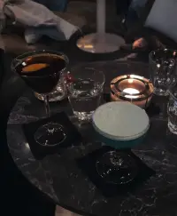 真正厉害的人，不牵扯、不纠结、不入局，
笑看风起云涌.
不入他人的局，方能树立边界.
不入自己的局，方能清醒自持.
不入人性的局，方能内心澄明.