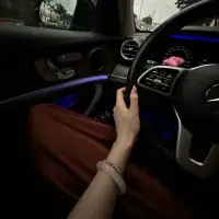 世间每一次相遇与离别，每一份爱意与怨恨，都不是偶然的巧合。在与他人的互动中，我们常常能照见自己，那些他人对我们的情感反应，恰似一面镜子，映照出他们内心深处的隐秘角落。