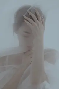 這一路風太大了
吹的滿眼都是淚
吹的溫柔都支離破碎配圖